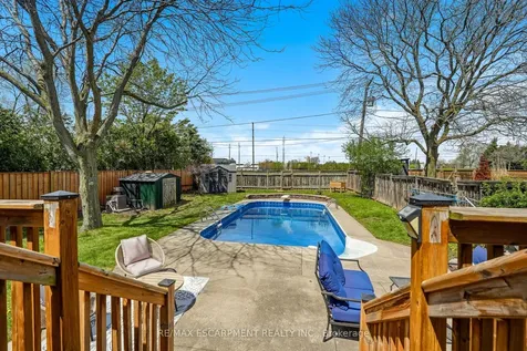 694 Mullin Way Burlington ON L7L 4J7