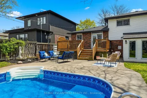694 Mullin Way Burlington ON L7L 4J7