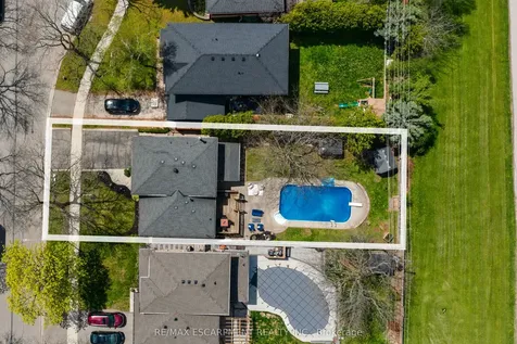 694 Mullin Way Burlington ON L7L 4J7