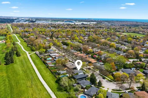 694 Mullin Way Burlington ON L7L 4J7