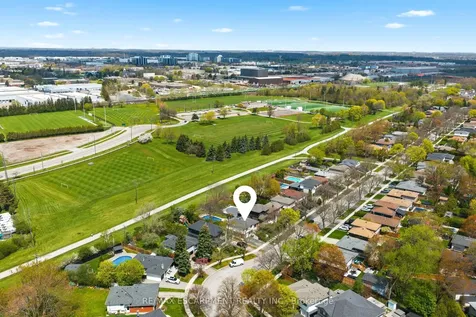 694 Mullin Way Burlington ON L7L 4J7