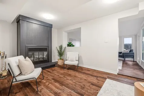 694 Mullin Way Burlington ON L7L 4J7