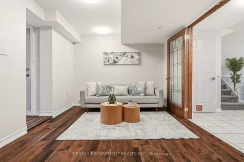 694 Mullin Way Burlington ON L7L 4J7