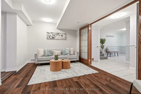 694 Mullin Way Burlington ON L7L 4J7