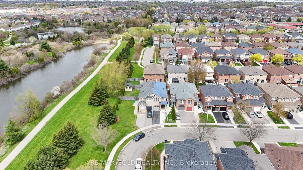 44 Baha Crescent Brampton ON L7A 2J3