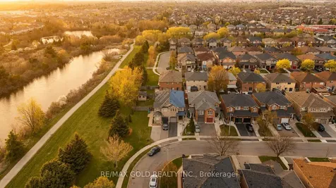 44 Baha Crescent Brampton ON L7A 2J3