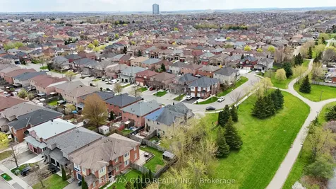 44 Baha Crescent Brampton ON L7A 2J3