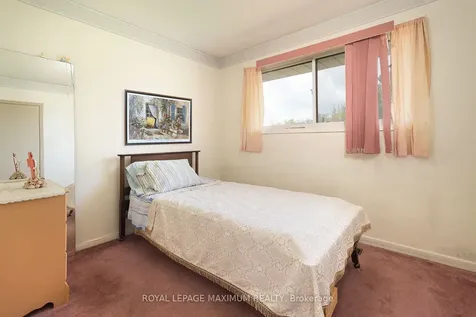565 Pinegrove Road Oakville ON L6K 2C5
