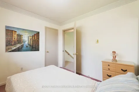 565 Pinegrove Road Oakville ON L6K 2C5