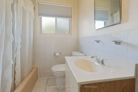 565 Pinegrove Road Oakville ON L6K 2C5
