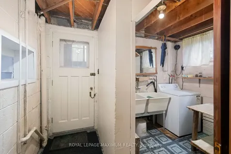 565 Pinegrove Road Oakville ON L6K 2C5
