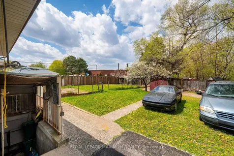 565 Pinegrove Road Oakville ON L6K 2C5