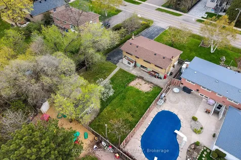 565 Pinegrove Road Oakville ON L6K 2C5
