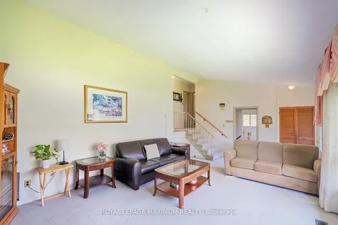 565 Pinegrove Road Oakville ON L6K 2C5
