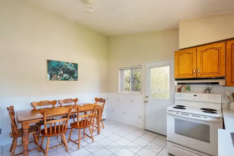 565 Pinegrove Road Oakville ON L6K 2C5