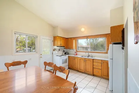 565 Pinegrove Road Oakville ON L6K 2C5