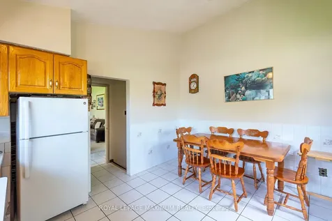 565 Pinegrove Road Oakville ON L6K 2C5