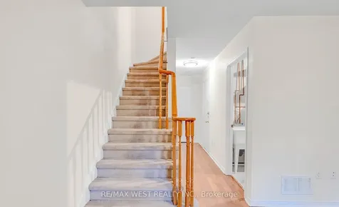 5530 Glen Erin Drive Mississauga ON L5M 6E8