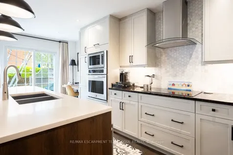 2145 Country Club Drive Burlington ON L7M 4E1