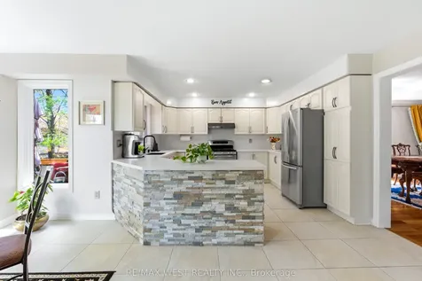 2197 Shaftesbury Court Oakville ON L6H 6C6