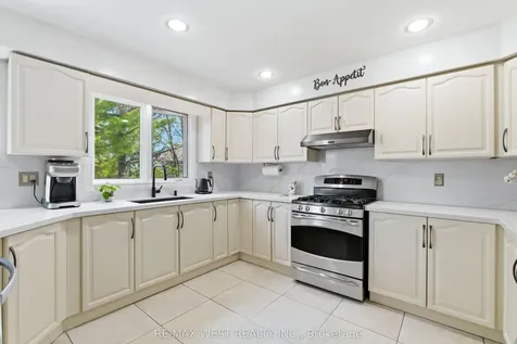 2197 Shaftesbury Court Oakville ON L6H 6C6