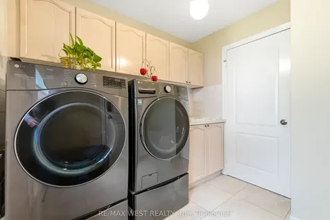 2197 Shaftesbury Court Oakville ON L6H 6C6