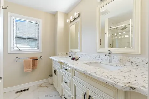 2197 Shaftesbury Court Oakville ON L6H 6C6