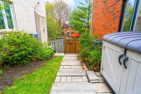 2197 Shaftesbury Court Oakville ON L6H 6C6