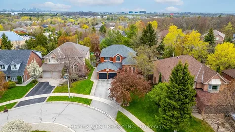 2197 Shaftesbury Court Oakville ON L6H 6C6