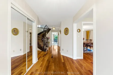 2197 Shaftesbury Court Oakville ON L6H 6C6