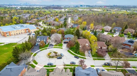 2197 Shaftesbury Court Oakville ON L6H 6C6