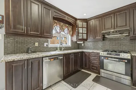 8 Fletchers Creek Boulevard Brampton ON L6X 4R6
