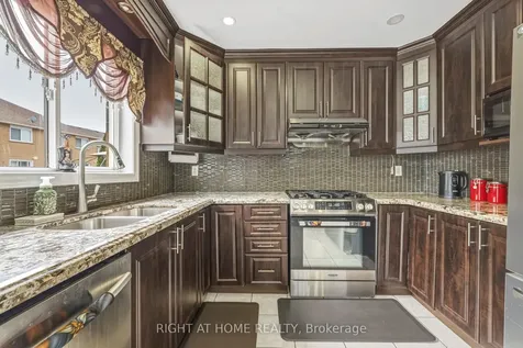 8 Fletchers Creek Boulevard Brampton ON L6X 4R6