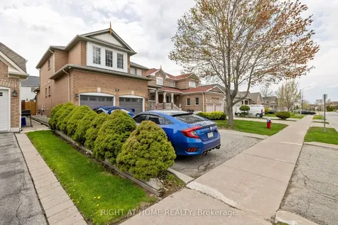 8 Fletchers Creek Boulevard Brampton ON L6X 4R6