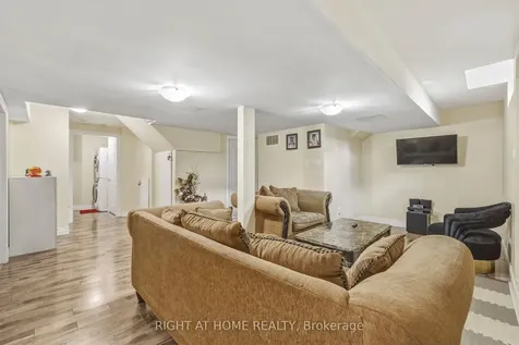 8 Fletchers Creek Boulevard Brampton ON L6X 4R6