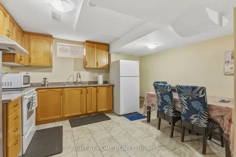 8 Fletchers Creek Boulevard Brampton ON L6X 4R6