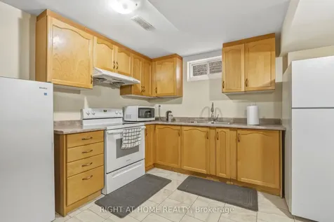 8 Fletchers Creek Boulevard Brampton ON L6X 4R6