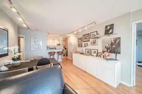 2261 Lakeshore Boulevard W Toronto ON M8V 3X1