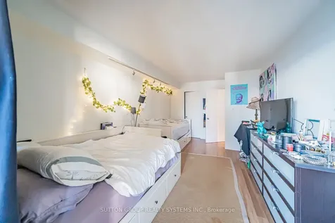 2261 Lakeshore Boulevard W Toronto ON M8V 3X1