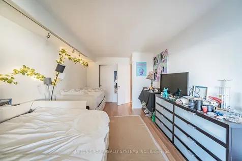 2261 Lakeshore Boulevard W Toronto ON M8V 3X1
