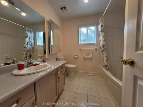 1406 Rimon Street Mississauga ON L5V 1T9