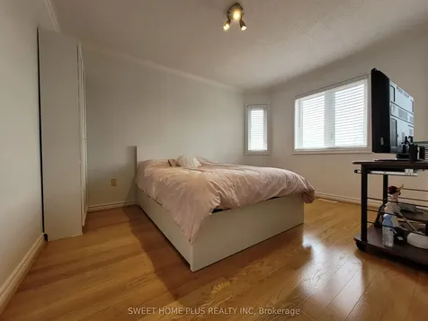 1406 Rimon Street Mississauga ON L5V 1T9
