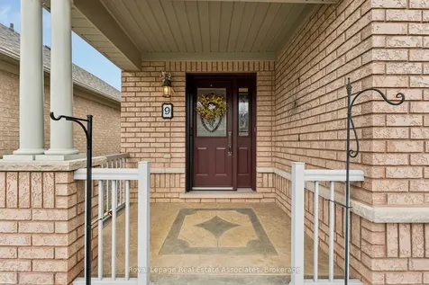 9 Falconwood Place Brampton ON L6R 3J3