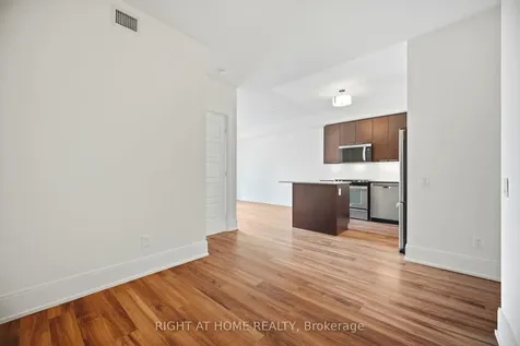 15 Viking Lane Toronto ON M9B 0A4