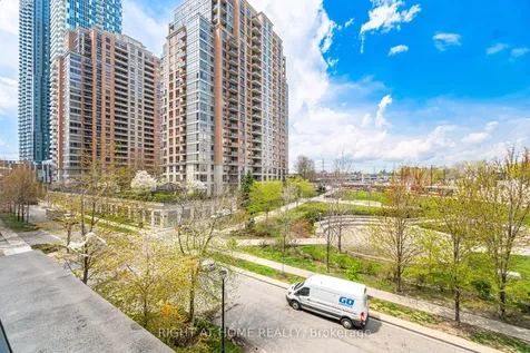 15 Viking Lane Toronto ON M9B 0A4