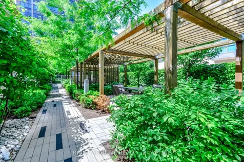 15 Viking Lane Toronto ON M9B 0A4
