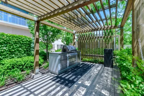 15 Viking Lane Toronto ON M9B 0A4