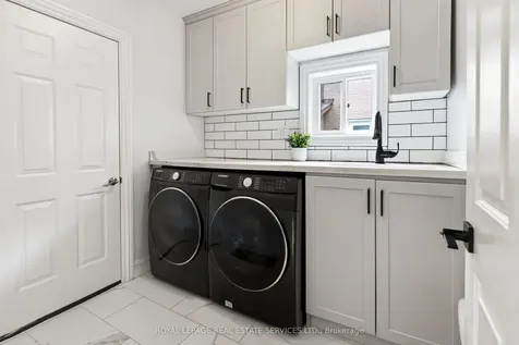 280 Nottingham Drive Oakville ON L6H 4H9