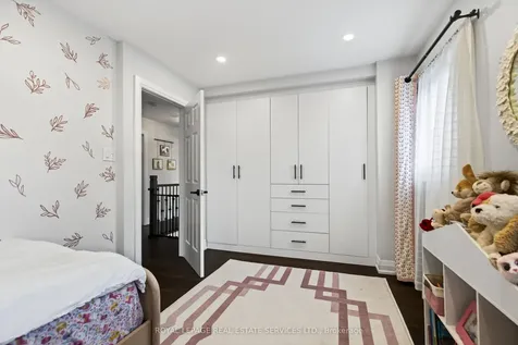 280 Nottingham Drive Oakville ON L6H 4H9