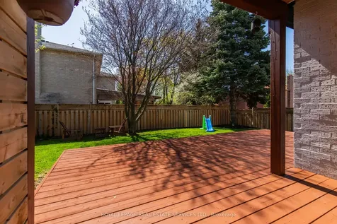 280 Nottingham Drive Oakville ON L6H 4H9